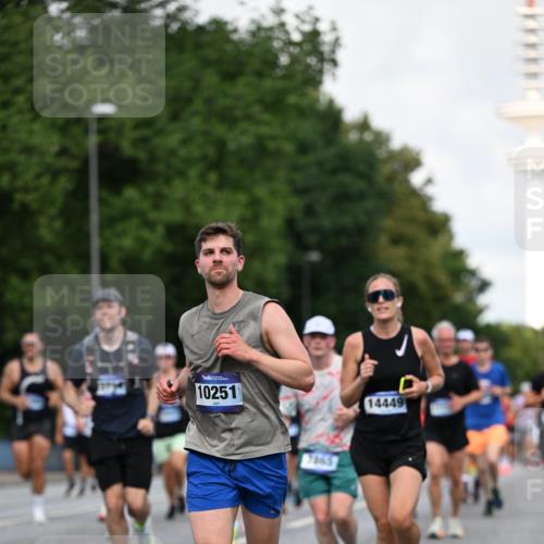 29.06.2025 - hella hamburg halbmarathon Dr. Thomas Lammeyer http://msf.ph/oto/8347850 29.06.2025 09:56:17 Kennedybrücke 1139, 1169, 1220, 1415, 1468, 1512, 2233, 3109, 3124, 4080, 4497, 4691, 4915, 5007, 5011, 5476, 5477, 7067, 7191, 7325, 7432, 7451, 7843, 7865, 7961, 8467, 8852, 9081, 10000, 10099, 10251, 10741, 10796 meine-sportfotos.de