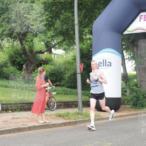 29.06.2025 - hella hamburg halbmarathon KatJ http://msf.ph/oto/8347860 29.06.2025 10:20:28 Zwischen KM18-KM19 2851, 5826, 7481 meine-sportfotos.de