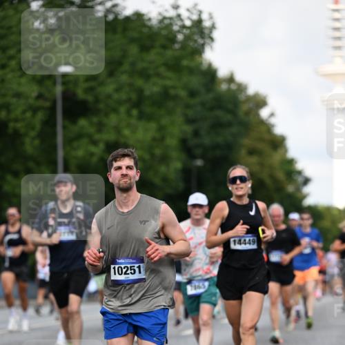 29.06.2025 - hella hamburg halbmarathon Dr. Thomas Lammeyer http://msf.ph/oto/8347862 29.06.2025 09:56:17 Kennedybrücke 1139, 1169, 1220, 1415, 1468, 1512, 2233, 3109, 3124, 4080, 4497, 4691, 4915, 5007, 5011, 5476, 5477, 7067, 7191, 7325, 7432, 7451, 7843, 7865, 7961, 8467, 8852, 9081, 10000, 10099, 10251, 10741, 10796 meine-sportfotos.de