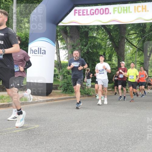 29.06.2025 - hella hamburg halbmarathon KatJ http://msf.ph/oto/8347872 29.06.2025 10:50:05 Zwischen KM18-KM19 1427, 1464, 7243 meine-sportfotos.de