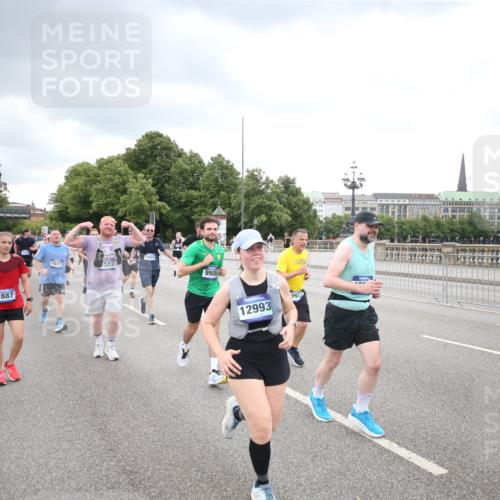 29.06.2025 - hella hamburg halbmarathon Jannik Wohlers http://msf.ph/oto/8347897 29.06.2025 10:56:26 Lombardsbrücke 1207, 2887, 2932, 2991, 3348, 3387, 3418, 3516, 3517, 3614, 4094, 4118, 5589, 5911, 5944, 6284, 6348, 6349, 7381, 7416, 7417, 8150, 8197, 9172, 9210, 9402, 9404, 9517, 9902, 9905, 9910, 10016, 10138, 10309, 10450, 10632, 10936, 11047, 11089, 11204, 12328, 12345, 12354, 12828, 12993, 13108, 13273, 13276, 13671, 13801, 13834, 14117, 14472, 14711, 14746, 15215, 15630, 15748, 15823 meine-sportfotos.de