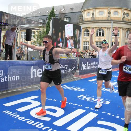 29.06.2025 - hella hamburg halbmarathon Michael Strokosch http://msf.ph/oto/8347905 29.06.2025 10:52:26 Ziel 4140, 4587, 6164, 7896, 8371, 8661, 9876, 13015, 13211, 13707, 15144, 15446, 17773, 17997 meine-sportfotos.de