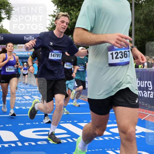 29.06.2025 - hella hamburg halbmarathon Strokosch-Dieckow http://msf.ph/oto/8347936 29.06.2025 10:53:00 Ziel 2099, 2208, 3059, 3258, 3334, 4121, 4770, 5907, 7509, 7864, 8139, 8587, 9093, 9537, 10724, 12155, 12367, 12519, 12910, 14323, 14791, 15430, 18590, 18720, 19208 meine-sportfotos.de