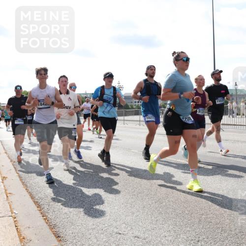 29.06.2025 - hella hamburg halbmarathon Lena Gebhardt http://msf.ph/oto/8347968 29.06.2025 10:00:59 Lombardsbrücke 12809, 3740, 1842, 15, 10271, 9124, 15527, 1, 1130, 1420, 1568, 1583, 1611, 1726, 2236, 2354, 2363, 2474, 2490, 2936, 3059, 3141, 3625, 3740, 3983, 4068, 4238, 4249, 4616, 4708, 5033, 5418, 5870, 6138, 6147, 6443, 6487, 6531, 6714, 6757, 6835, 7658, 7757, 7759, 7761, 7846, 8045, 8046, 8255, 8326, 8478, 8632, 8923, 9124, 9553, 9555, 9577, 9932, 10074, 10188, 10271, 10383, 10599 meine-sportfotos.de