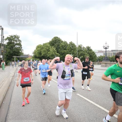 29.06.2025 - hella hamburg halbmarathon Jannik Wohlers http://msf.ph/oto/8347997 29.06.2025 10:56:27 Lombardsbrücke 1207, 2932, 3348, 3387, 3418, 3485, 3516, 3517, 4094, 4118, 4568, 4569, 5589, 5911, 5944, 6284, 6348, 6349, 7381, 7416, 7417, 8150, 8197, 9172, 9210, 9402, 9404, 9517, 9902, 9905, 10016, 10138, 10309, 10450, 10632, 11047, 12328, 12345, 12354, 12828, 12993, 13108, 13194, 13273, 13276, 13671, 13801, 13834, 14117, 14472, 14711, 15215, 15630, 15748, 15823 meine-sportfotos.de