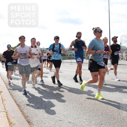 29.06.2025 - hella hamburg halbmarathon Lena Gebhardt http://msf.ph/oto/8348028 29.06.2025 10:00:59 Lombardsbrücke 12809, 3740, 842, 15, 1027, 9124, 15527, 1130, 1420, 1568, 1583, 1611, 1726, 2236, 2354, 2363, 2474, 2490, 2936, 3059, 3141, 3625, 3740, 3983, 4068, 4238, 4249, 4616, 4708, 5033, 5418, 5870, 6138, 6147, 6443, 6487, 6531, 6714, 6757, 6835, 7658, 7757, 7759, 7761, 7846, 8045, 8046, 8255, 8326, 8478, 8632, 8923, 9124, 9553, 9555, 9577, 9932, 10074, 10188, 10271, 10383, 10599 meine-sportfotos.de