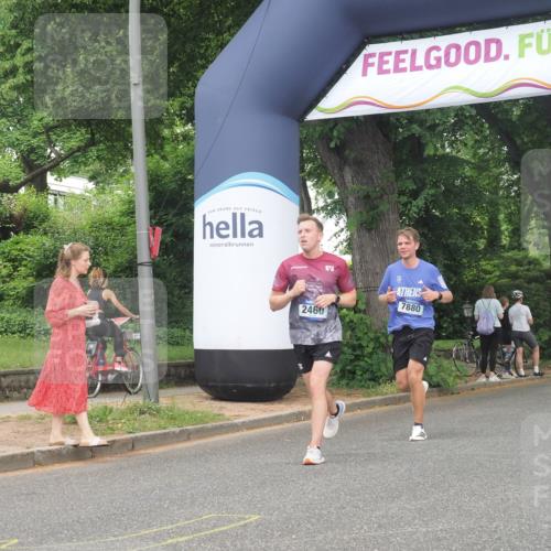 29.06.2025 - hella hamburg halbmarathon KatJ http://msf.ph/oto/8348068 29.06.2025 10:20:31 Zwischen KM18-KM19 2460, 2851, 7880 meine-sportfotos.de