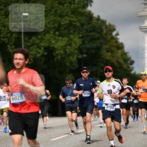 29.06.2025 - hella hamburg halbmarathon Dr. Thomas Lammeyer http://msf.ph/oto/8348110 29.06.2025 10:18:23 Kennedybrücke 1071, 1131, 1406, 1480, 2990, 3020, 3025, 3154, 3728, 3756, 3834, 3939, 5191, 5546, 5670, 6028, 6083, 6366, 6717, 7209, 7442, 7802, 7840, 7991, 8055, 8147, 8409, 9173, 9663, 10224, 10610, 10977, 11355 meine-sportfotos.de