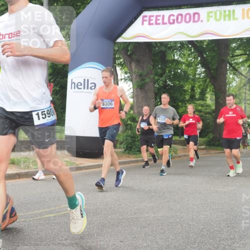 29.06.2025 - hella hamburg halbmarathon KatJ http://msf.ph/oto/8348175 29.06.2025 10:50:09 Zwischen KM18-KM19 4328, 7243 meine-sportfotos.de
