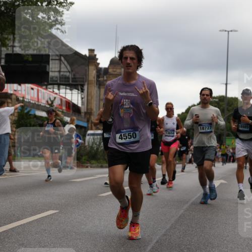 29.06.2025 - hella hamburg halbmarathon Yannick Fuchs http://msf.ph/oto/8348188 29.06.2025 10:52:33 20KM 1319, 1833, 2159, 2250, 2619, 2711, 2996, 4550, 4767, 5675, 6860, 7659, 7856, 8089, 8392, 9156, 9353, 9553, 9555, 9835, 10020, 10268, 10319, 10518, 10539, 10703, 10915, 11394, 11605, 11808, 11846, 12495, 12734, 12735, 12809, 13287, 13512, 13654, 13694, 14355, 14673, 15197, 16189, 16206, 16409, 16922, 16924, 17531, 17665, 17782, 17810, 17814, 17839, 17852, 17931, 17967, 18556, 18682, 18727, 18833, 18985, 19002, 19003 meine-sportfotos.de