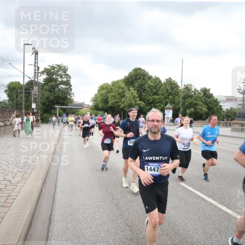 29.06.2025 - hella hamburg halbmarathon Jannik Wohlers http://msf.ph/oto/8348224 29.06.2025 10:56:30 Lombardsbrücke 1207, 2932, 3348, 3387, 3418, 3485, 3516, 3517, 4094, 4118, 4568, 4569, 5589, 5944, 6284, 6348, 6349, 7381, 7416, 7417, 7964, 8150, 8197, 9298, 9299, 9402, 9404, 9517, 9902, 9905, 10016, 10138, 10309, 10450, 10632, 11047, 12328, 12345, 12354, 12828, 12829, 12993, 13194, 13273, 13276, 13671, 13801, 13834, 13878, 14117, 14472, 15215, 15499, 15630, 15748, 15823 meine-sportfotos.de