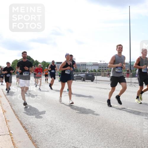 29.06.2025 - hella hamburg halbmarathon Lena Gebhardt http://msf.ph/oto/8348227 29.06.2025 10:13:41 Lombardsbrücke 12928, 12929, 1392, 4795, 5546, 1007, 1131, 1480, 1747, 1859, 2055, 2359, 2721, 2904, 2961, 2987, 3218, 3360, 3728, 3729, 4001, 4187, 4795, 4950, 5232, 5546, 5631, 5719, 6026, 6489, 6710, 6717, 6724, 7346, 7446, 7447, 7460, 7462, 7913, 8279, 8673, 8913, 9128, 9527, 9612, 9631, 10442, 10443, 10977, 11441, 12313, 12492, 12797, 12928, 12929, 13331, 13928, 15085, 15482, 15663, 15721, 15722, 15922, 16491, 17472, 17474, 17985, 17988, 18222, 18231, 18732 meine-sportfotos.de