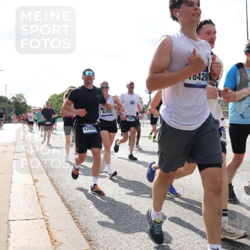 29.06.2025 - hella hamburg halbmarathon Lena Gebhardt http://msf.ph/oto/8348236 29.06.2025 10:01:00 Lombardsbrücke 6326, 12809, 8255, 5922, 0426, 10, 1130, 1387, 1420, 1568, 1583, 1611, 1726, 2006, 2236, 2354, 2363, 2474, 2490, 2936, 3059, 3141, 3625, 3740, 3983, 4068, 4238, 4249, 4616, 4708, 5033, 5418, 5870, 6138, 6147, 6443, 6487, 6531, 6714, 6757, 6835, 7658, 7757, 7759, 7761, 7846, 8045, 8046, 8255, 8326, 8478, 8632, 8923, 9124, 9553, 9555, 9577, 9932, 10074, 10188, 10271, 10383, 10599 meine-sportfotos.de
