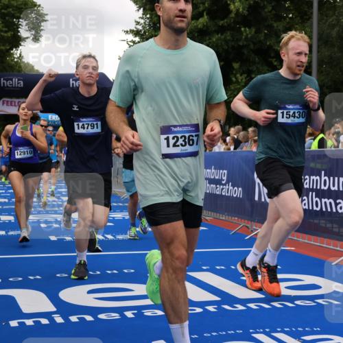 29.06.2025 - hella hamburg halbmarathon Strokosch-Dieckow http://msf.ph/oto/8348238 29.06.2025 10:52:59 Ziel 1258, 2099, 2208, 3059, 3258, 3334, 4121, 4557, 4558, 4770, 5907, 7509, 7864, 8139, 8587, 8720, 9093, 9537, 10724, 12155, 12367, 12519, 12910, 14323, 14791, 15430, 18590, 18720, 19208 meine-sportfotos.de