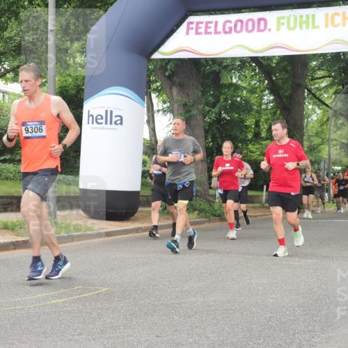 29.06.2025 - hella hamburg halbmarathon KatJ http://msf.ph/oto/8348249 29.06.2025 10:50:10 Zwischen KM18-KM19 4328, 7243 meine-sportfotos.de