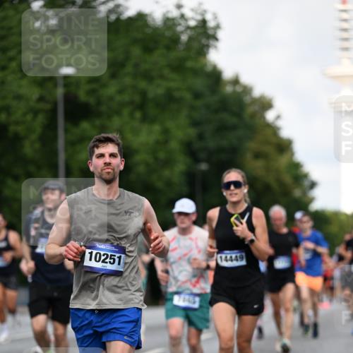 29.06.2025 - hella hamburg halbmarathon Dr. Thomas Lammeyer http://msf.ph/oto/8348269 29.06.2025 09:56:18 Kennedybrücke 1139, 1169, 1220, 1415, 1468, 1512, 2233, 3098, 3109, 3124, 4080, 4497, 4691, 5007, 5011, 5476, 5477, 7067, 7191, 7325, 7432, 7451, 7843, 7865, 7961, 8467, 9081, 10000, 10099, 10251, 10741, 10796, 11346 meine-sportfotos.de