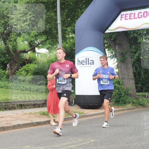 29.06.2025 - hella hamburg halbmarathon KatJ http://msf.ph/oto/8348279 29.06.2025 10:20:32 Zwischen KM18-KM19 2460, 2851, 7880 meine-sportfotos.de