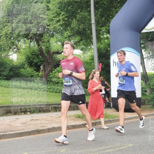 29.06.2025 - hella hamburg halbmarathon KatJ http://msf.ph/oto/8348305 29.06.2025 10:20:32 Zwischen KM18-KM19 2460, 2851, 7880 meine-sportfotos.de