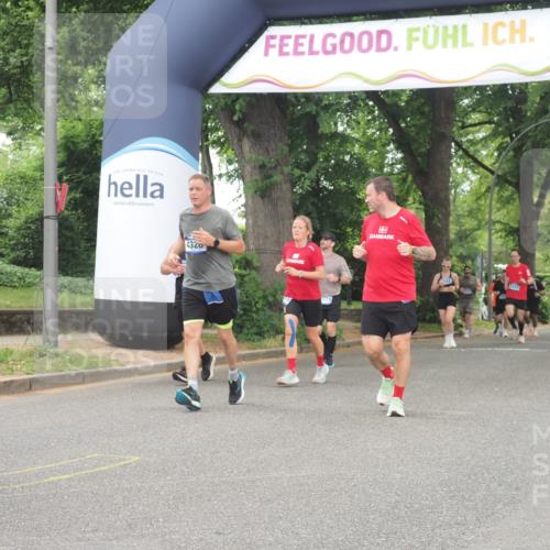 29.06.2025 - hella hamburg halbmarathon KatJ http://msf.ph/oto/8348315 29.06.2025 10:50:10 Zwischen KM18-KM19 4328, 7243 meine-sportfotos.de