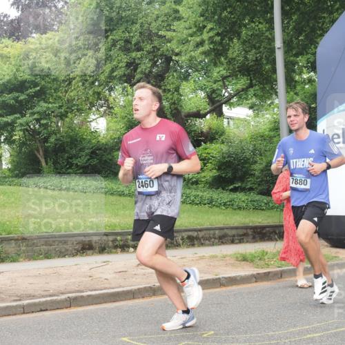 29.06.2025 - hella hamburg halbmarathon KatJ http://msf.ph/oto/8348332 29.06.2025 10:20:32 Zwischen KM18-KM19 2460, 2851, 7880 meine-sportfotos.de
