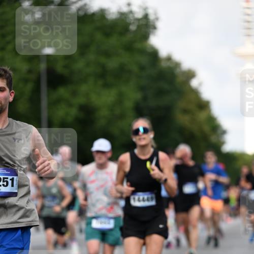 29.06.2025 - hella hamburg halbmarathon Dr. Thomas Lammeyer http://msf.ph/oto/8348343 29.06.2025 09:56:18 Kennedybrücke 1139, 1169, 1220, 1415, 1468, 1512, 2233, 3098, 3109, 3124, 4080, 4497, 4691, 5007, 5011, 5476, 5477, 7067, 7191, 7325, 7432, 7451, 7843, 7865, 7961, 8467, 9081, 10000, 10099, 10251, 10741, 10796, 11346 meine-sportfotos.de