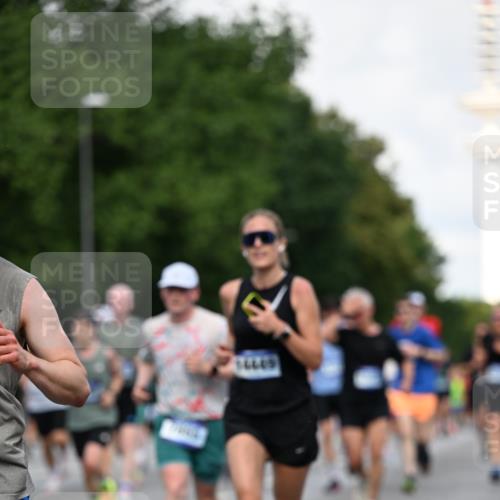 29.06.2025 - hella hamburg halbmarathon Dr. Thomas Lammeyer http://msf.ph/oto/8348359 29.06.2025 09:56:18 Kennedybrücke 1139, 1169, 1220, 1415, 1468, 1512, 2233, 3098, 3109, 3124, 4080, 4497, 4691, 5007, 5011, 5476, 5477, 7067, 7191, 7325, 7432, 7451, 7843, 7865, 7961, 8467, 9081, 10000, 10099, 10251, 10741, 10796, 11346 meine-sportfotos.de