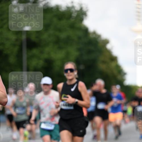29.06.2025 - hella hamburg halbmarathon Dr. Thomas Lammeyer http://msf.ph/oto/8348386 29.06.2025 09:56:18 Kennedybrücke 1139, 1169, 1220, 1415, 1468, 1512, 2233, 3098, 3109, 3124, 4080, 4497, 4691, 5007, 5011, 5476, 5477, 7067, 7191, 7325, 7432, 7451, 7843, 7865, 7961, 8467, 9081, 10000, 10099, 10251, 10741, 10796, 11346 meine-sportfotos.de