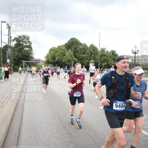 29.06.2025 - hella hamburg halbmarathon Jannik Wohlers http://msf.ph/oto/8348404 29.06.2025 10:56:31 Lombardsbrücke 1207, 2871, 2932, 3348, 3387, 3418, 3470, 3485, 3516, 3517, 4094, 4118, 4568, 4569, 5589, 5944, 6284, 6348, 6349, 6981, 7381, 7416, 7417, 7964, 8150, 8197, 8546, 9298, 9299, 9402, 9404, 9513, 9517, 9902, 9905, 10016, 10138, 10142, 10309, 10450, 10632, 11047, 11050, 12226, 12328, 12345, 12828, 12829, 12993, 13194, 13273, 13276, 13671, 13801, 13834, 13878, 14117, 14472, 15215, 15499, 15630, 15748, 15823 meine-sportfotos.de