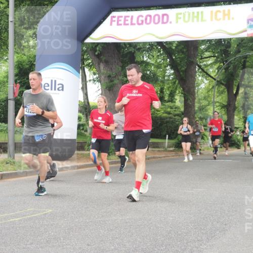 29.06.2025 - hella hamburg halbmarathon KatJ http://msf.ph/oto/8348408 29.06.2025 10:50:11 Zwischen KM18-KM19 4328, 7243 meine-sportfotos.de