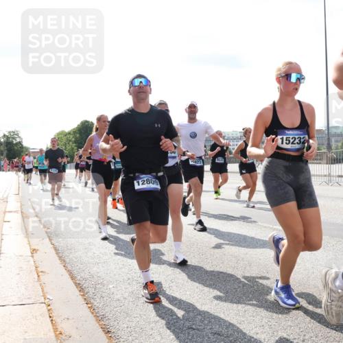 29.06.2025 - hella hamburg halbmarathon Lena Gebhardt http://msf.ph/oto/8348414 29.06.2025 10:01:00 Lombardsbrücke 6326, 12809, 8632, 922, 15232, 1130, 1387, 1420, 1568, 1583, 1611, 1726, 2006, 2236, 2354, 2363, 2474, 2490, 2936, 3059, 3141, 3625, 3740, 3983, 4068, 4238, 4249, 4616, 4708, 5033, 5418, 5870, 6138, 6147, 6443, 6487, 6531, 6714, 6757, 6835, 7658, 7757, 7759, 7761, 7846, 8045, 8046, 8255, 8326, 8478, 8632, 8923, 9124, 9553, 9555, 9577, 9932, 10074, 10188, 10271, 10383, 10599 meine-sportfotos.de