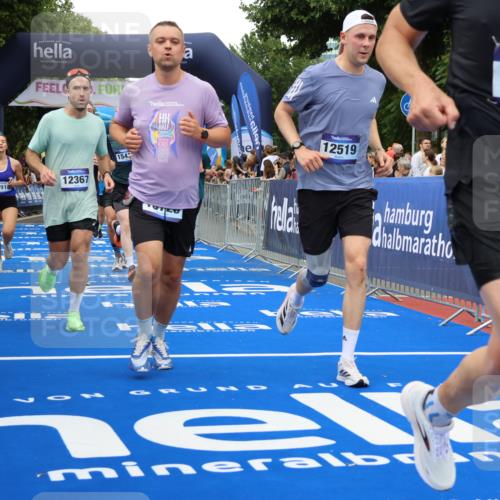 29.06.2025 - hella hamburg halbmarathon Strokosch-Dieckow http://msf.ph/oto/8348416 29.06.2025 10:52:57 Ziel 1257, 1258, 1657, 2099, 2444, 2814, 3059, 3258, 3334, 4121, 4557, 4558, 4770, 5907, 7509, 7864, 8139, 8587, 8720, 8955, 9093, 9537, 10724, 10811, 11992, 12155, 12367, 12519, 12910, 14791, 15430, 18590, 18720 meine-sportfotos.de