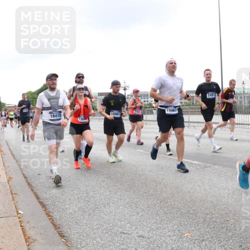 29.06.2025 - hella hamburg halbmarathon Lena Gebhardt http://msf.ph/oto/8348429 29.06.2025 10:47:53 Lombardsbrücke 11802, 18415, 10991, 2704, 19062, 1668, 2491, 104, 1045, 1174, 1175, 1246, 1392, 1434, 1618, 1639, 1701, 1926, 2148, 2163, 2197, 2407, 2491, 2545, 2650, 2704, 2790, 2882, 2958, 2994, 3049, 3339, 3468, 4037, 4327, 4423, 4856, 4974, 4975, 5621, 5622, 5886, 6255, 6256, 7240, 7393, 7394, 7403, 7427, 7916, 7970, 8077, 8270, 8310, 8521, 8550, 8774, 9356, 9687, 9696, 9697, 10658, 10777, 10794, 10991, 11351, 11458, 11548, 11730, 11738, 11742, 11781, 11802, 11909, 12431 meine-sportfotos.de