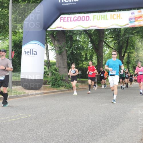 29.06.2025 - hella hamburg halbmarathon KatJ http://msf.ph/oto/8348483 29.06.2025 10:50:13 Zwischen KM18-KM19 2424, 2685, 4328 meine-sportfotos.de