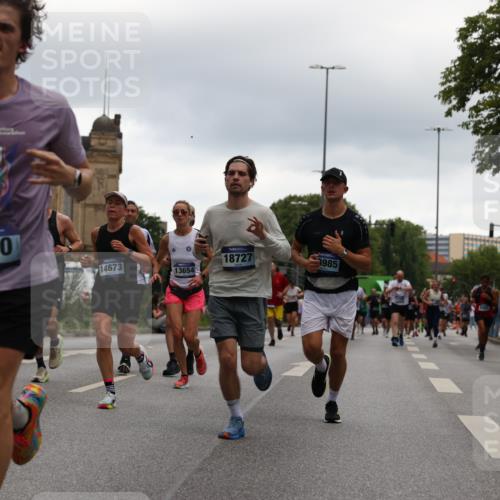29.06.2025 - hella hamburg halbmarathon Yannick Fuchs http://msf.ph/oto/8348503 29.06.2025 10:52:33 20KM 1319, 1833, 2159, 2250, 2619, 2711, 2996, 4550, 4767, 5675, 6860, 7659, 7856, 8089, 8392, 9156, 9353, 9553, 9555, 9835, 10020, 10268, 10319, 10518, 10539, 10703, 10915, 11394, 11605, 11808, 11846, 12495, 12734, 12735, 12809, 13287, 13512, 13654, 13694, 14355, 14673, 15197, 16189, 16206, 16409, 16922, 16924, 17531, 17665, 17782, 17810, 17814, 17839, 17852, 17931, 17967, 18556, 18682, 18727, 18833, 18985, 19002, 19003 meine-sportfotos.de