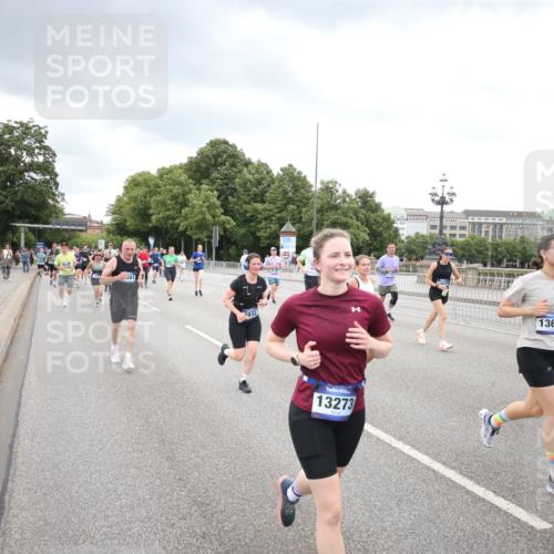 29.06.2025 - hella hamburg halbmarathon Jannik Wohlers http://msf.ph/oto/8348558 29.06.2025 10:56:32 Lombardsbrücke 1207, 2871, 2932, 3348, 3387, 3418, 3470, 3485, 3516, 3517, 4094, 4118, 4241, 4568, 4569, 5589, 5944, 6284, 6348, 6349, 6981, 7381, 7416, 7417, 7964, 8039, 8150, 8197, 8546, 9298, 9299, 9329, 9402, 9404, 9513, 9517, 9902, 9905, 10016, 10138, 10142, 10309, 10450, 10632, 11047, 11050, 11179, 11323, 12226, 12345, 12535, 12828, 12829, 12993, 13194, 13273, 13276, 13671, 13801, 13834, 13878, 13986, 14117, 14472, 15215, 15499, 15630, 15748, 15823 meine-sportfotos.de