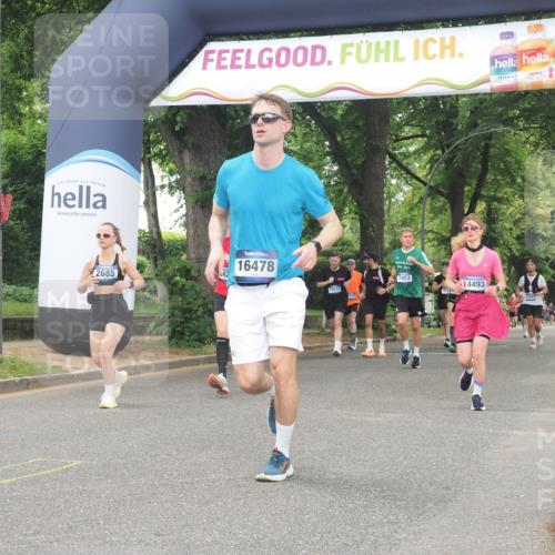 29.06.2025 - hella hamburg halbmarathon KatJ http://msf.ph/oto/8348595 29.06.2025 10:50:14 Zwischen KM18-KM19 2424, 2685, 4328 meine-sportfotos.de