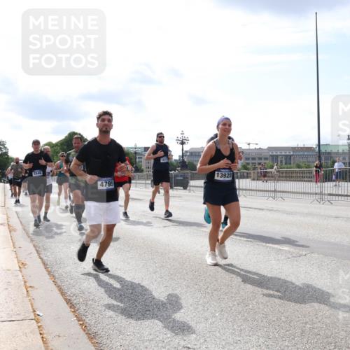 29.06.2025 - hella hamburg halbmarathon Lena Gebhardt http://msf.ph/oto/8348643 29.06.2025 10:13:41 Lombardsbrücke 5546, 4795, 12313, 13928, 8241, 1007, 1131, 1480, 1747, 1859, 2055, 2359, 2721, 2904, 2961, 2987, 3218, 3360, 3728, 3729, 4001, 4187, 4795, 4950, 5232, 5546, 5631, 5719, 6026, 6489, 6710, 6717, 6724, 7346, 7446, 7447, 7460, 7462, 7913, 8279, 8673, 8913, 9128, 9527, 9612, 9631, 10442, 10443, 10977, 11441, 12313, 12492, 12797, 12928, 12929, 13331, 13928, 15085, 15482, 15663, 15721, 15722, 15922, 16491, 17472, 17474, 17985, 17988, 18222, 18231, 18732 meine-sportfotos.de