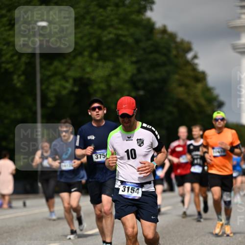 29.06.2025 - hella hamburg halbmarathon Dr. Thomas Lammeyer http://msf.ph/oto/8348652 29.06.2025 10:18:24 Kennedybrücke 1071, 1131, 1406, 1480, 2990, 3020, 3025, 3154, 3728, 3756, 3834, 3939, 5191, 5546, 5670, 6028, 6083, 6366, 6717, 6724, 7209, 7442, 7802, 7840, 7991, 8055, 8147, 8409, 9173, 9663, 10224, 10610, 10977 meine-sportfotos.de
