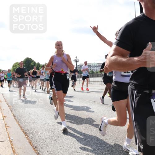 29.06.2025 - hella hamburg halbmarathon Lena Gebhardt http://msf.ph/oto/8348655 29.06.2025 10:01:01 Lombardsbrücke 8326, 143, 12809, 1130, 1387, 1420, 1583, 1611, 1726, 2006, 2091, 2236, 2354, 2363, 2474, 2490, 2936, 3059, 3141, 3625, 3740, 3983, 4068, 4238, 4249, 4616, 4708, 5033, 5418, 5870, 6138, 6147, 0000, 6443, 6487, 6531, 6591, 6714, 6757, 6835, 7658, 7757, 7759, 7761, 7846, 8045, 8046, 8255, 8326, 8478, 8632, 8923, 9124, 9553, 9555, 9577, 9932, 10074, 10188, 10271, 10383, 10599 meine-sportfotos.de