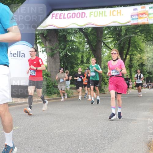 29.06.2025 - hella hamburg halbmarathon KatJ http://msf.ph/oto/8348670 29.06.2025 10:50:15 Zwischen KM18-KM19 2424, 2685, 4328, 7453 meine-sportfotos.de