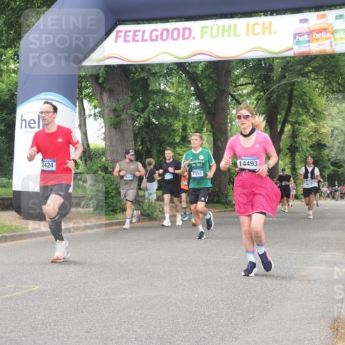 29.06.2025 - hella hamburg halbmarathon KatJ http://msf.ph/oto/8348697 29.06.2025 10:50:15 Zwischen KM18-KM19 2424, 2685, 4328, 7453 meine-sportfotos.de