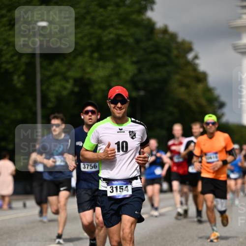 29.06.2025 - hella hamburg halbmarathon Dr. Thomas Lammeyer http://msf.ph/oto/8348715 29.06.2025 10:18:24 Kennedybrücke 1071, 1131, 1406, 1480, 2990, 3020, 3025, 3154, 3728, 3756, 3834, 3939, 5191, 5546, 5670, 6028, 6083, 6366, 6717, 6724, 7209, 7442, 7802, 7840, 7991, 8055, 8147, 8409, 9173, 9663, 10224, 10610, 10977 meine-sportfotos.de