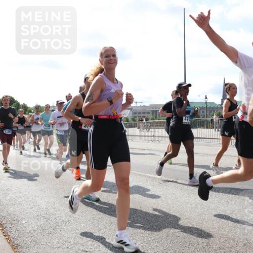29.06.2025 - hella hamburg halbmarathon Lena Gebhardt http://msf.ph/oto/8348761 29.06.2025 10:01:01 Lombardsbrücke 8326, 2218759, 14306, 7757, 470, 825, 1130, 1387, 1420, 1583, 1611, 1726, 2006, 2091, 2236, 2354, 2363, 2474, 2490, 2936, 3059, 3141, 3625, 3740, 3983, 4068, 4238, 4249, 4616, 4708, 5033, 5418, 5870, 6138, 6147, 0000, 6443, 6487, 6531, 6591, 6714, 6757, 6835, 7658, 7757, 7759, 7761, 7846, 8045, 8046, 8255, 8326, 8478, 8632, 8923, 9124, 9553, 9555, 9577, 9932, 10074, 10188, 10271, 10383, 10599 meine-sportfotos.de