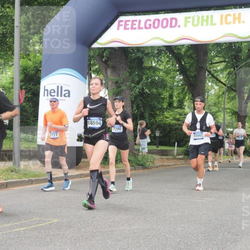 29.06.2025 - hella hamburg halbmarathon KatJ http://msf.ph/oto/8348836 29.06.2025 10:50:19 Zwischen KM18-KM19 2424, 2685, 7290, 7453, 7717 meine-sportfotos.de
