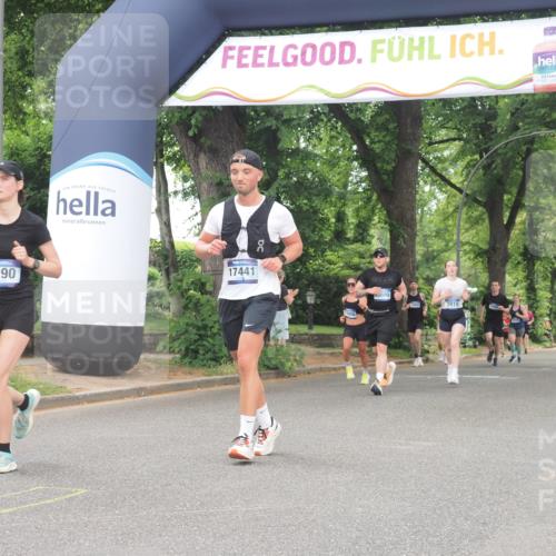 29.06.2025 - hella hamburg halbmarathon KatJ http://msf.ph/oto/8348966 29.06.2025 10:50:20 Zwischen KM18-KM19 2424, 2685, 7290, 7453, 7717 meine-sportfotos.de