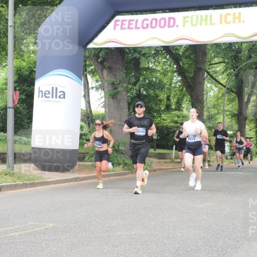29.06.2025 - hella hamburg halbmarathon KatJ http://msf.ph/oto/8349074 29.06.2025 10:50:22 Zwischen KM18-KM19 3919, 7290, 7453, 7717 meine-sportfotos.de