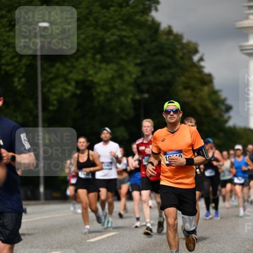 29.06.2025 - hella hamburg halbmarathon Dr. Thomas Lammeyer http://msf.ph/oto/8349084 29.06.2025 10:18:26 Kennedybrücke 1071, 1131, 1406, 1480, 1728, 2990, 3020, 3025, 3154, 3728, 3756, 3834, 3939, 5191, 5546, 5670, 6028, 6083, 6181, 6366, 6717, 6724, 7209, 7442, 7802, 7840, 7991, 8055, 8147, 8409, 8755, 9173, 9663, 10224, 10610, 10977 meine-sportfotos.de