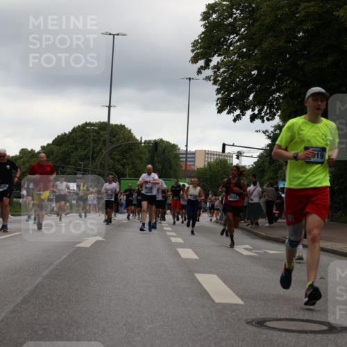 29.06.2025 - hella hamburg halbmarathon Yannick Fuchs http://msf.ph/oto/8349097 29.06.2025 10:52:35 20KM 1319, 1833, 2159, 2250, 2619, 2711, 2996, 4550, 4767, 5675, 6860, 7659, 7856, 8089, 8392, 9156, 9353, 9553, 9555, 9835, 10020, 10268, 10319, 10518, 10539, 10703, 10915, 11394, 11605, 11808, 11846, 12495, 12734, 12735, 12809, 13287, 13512, 13654, 13694, 14355, 14673, 15197, 16189, 16206, 16409, 16922, 16924, 17531, 17665, 17782, 17810, 17814, 17839, 17852, 17931, 17967, 18556, 18682, 18727, 18730, 18833, 18985, 19002, 19003 meine-sportfotos.de