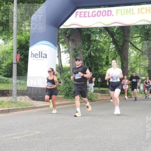 29.06.2025 - hella hamburg halbmarathon KatJ http://msf.ph/oto/8349113 29.06.2025 10:50:22 Zwischen KM18-KM19 3919, 7290, 7453, 7717 meine-sportfotos.de