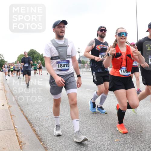 29.06.2025 - hella hamburg halbmarathon Lena Gebhardt http://msf.ph/oto/8349119 29.06.2025 10:47:54 Lombardsbrücke 11802, 18415, 192, 166, 2704, 10991, 1045, 1157, 1174, 1175, 1246, 1392, 1434, 1618, 1639, 1701, 1926, 2148, 2163, 2197, 2407, 2491, 2545, 2650, 2704, 2790, 2882, 2958, 2994, 3049, 3339, 3468, 3679, 4037, 4327, 4423, 4856, 4974, 4975, 5621, 5622, 5886, 5952, 7240, 7393, 7394, 7403, 7427, 7916, 7970, 8077, 8270, 8310, 8521, 8550, 8774, 9356, 9687, 9696, 9697, 10658, 10777, 10794, 10991, 11351, 11458, 11548, 11730, 11738, 11742, 11781, 11802, 11909, 12431 meine-sportfotos.de
